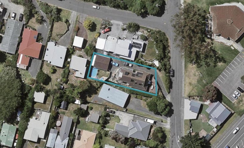 18 Bluegum Road, Paraparaumu Beach, Paraparaumu - Carousel 1