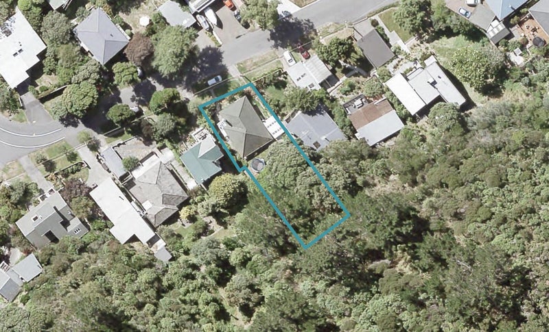 18 Tawa Street, Eastbourne, Lower Hutt - Carousel 1