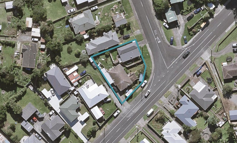 1/2 Paritutu Road, SPOTSWOOD, NEW PLYMOUTH - Carousel 1