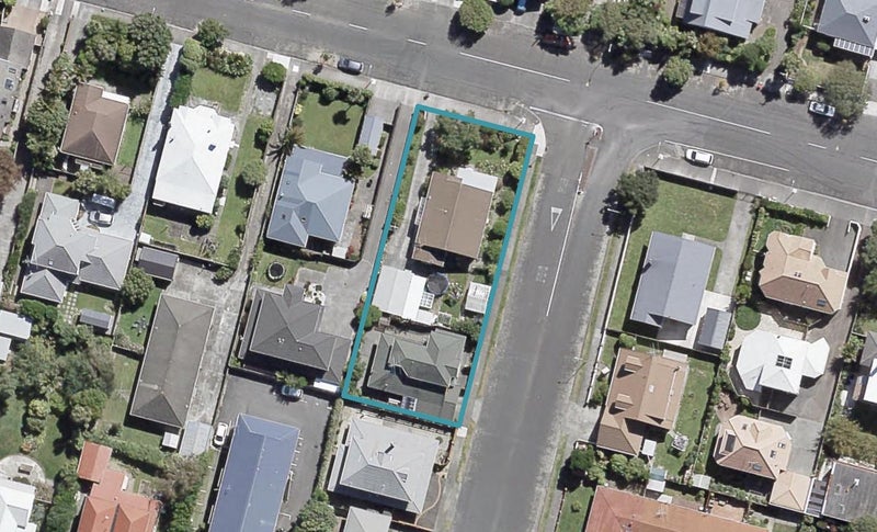 2/13 SAULBREY GR, Woburn, Lower Hutt - Carousel 1