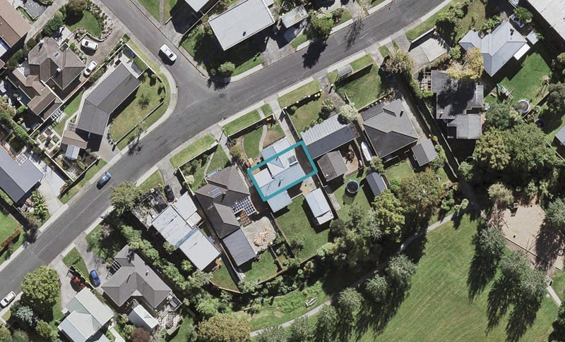 12A Mountbatten Avenue, Hillcrest, Auckland - Carousel 1