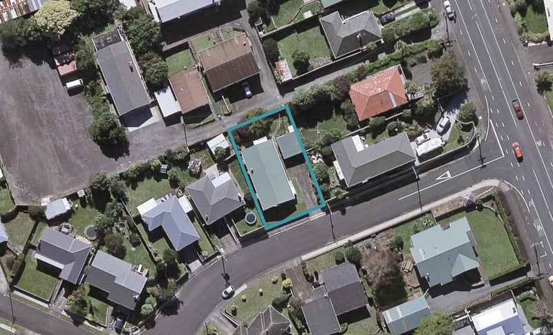 2/6 Essex Street, Vogeltown, New Plymouth - Carousel 1