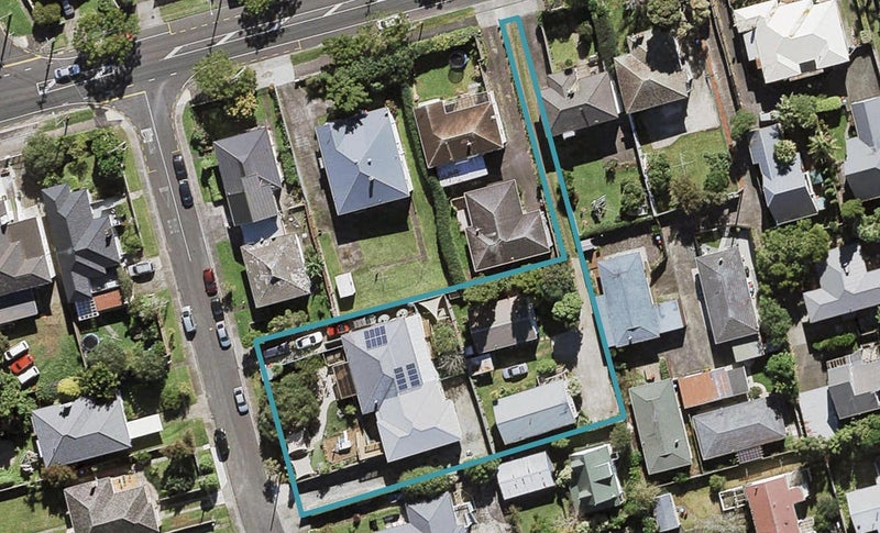 42B Owairaka Avenue, Mount Albert, Auckland - Carousel 1