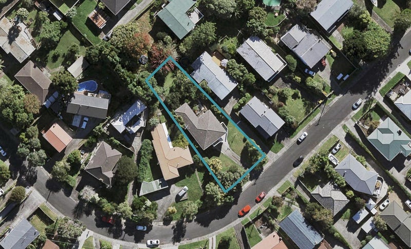 15 Edgeworth Road, Glenfield, Auckland - Carousel 1