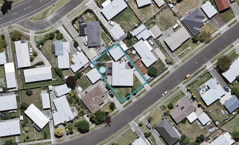 13 Duckworth Crescent, Greenmeadows, Napier - Carousel 1