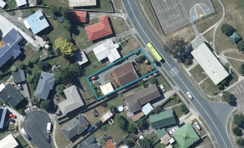 27 Conclusion Street, Ascot Park, Porirua - Carousel 1