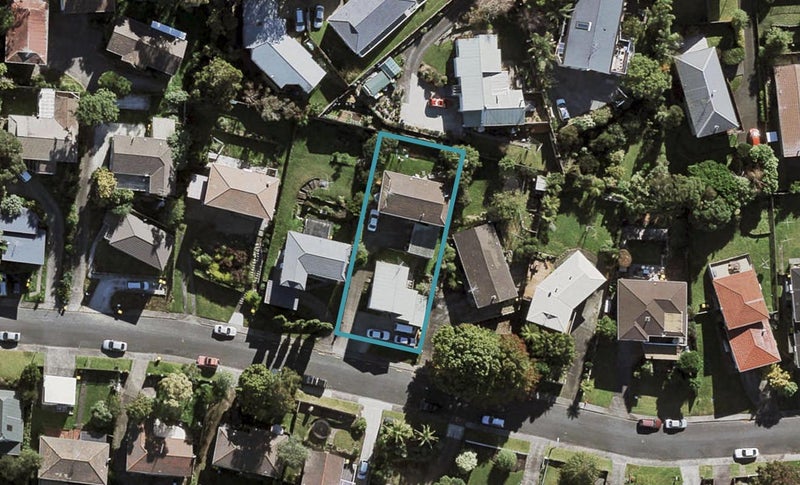 13 Finn Place, Totara Vale, Auckland - Carousel 1