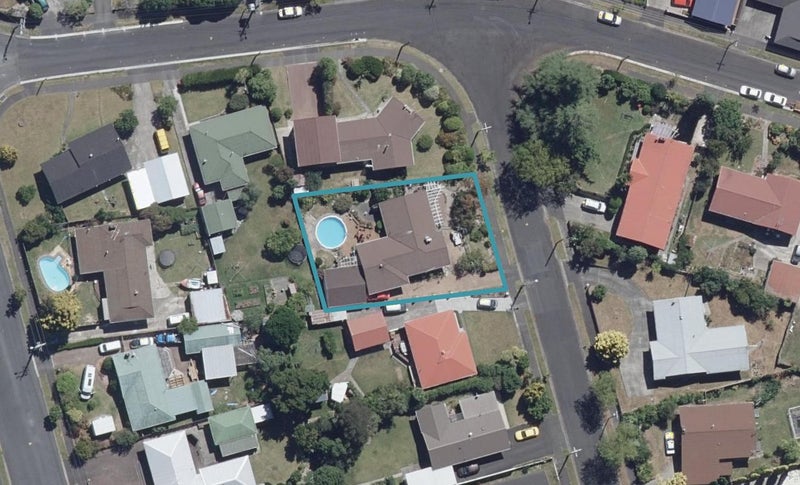 4 Beverley Crescent, Hillcrest, Hamilton - Carousel 1