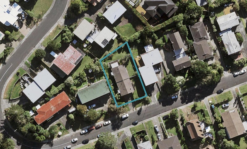 1/16 Girrahween Drive, Totara Vale, Auckland - Carousel 1