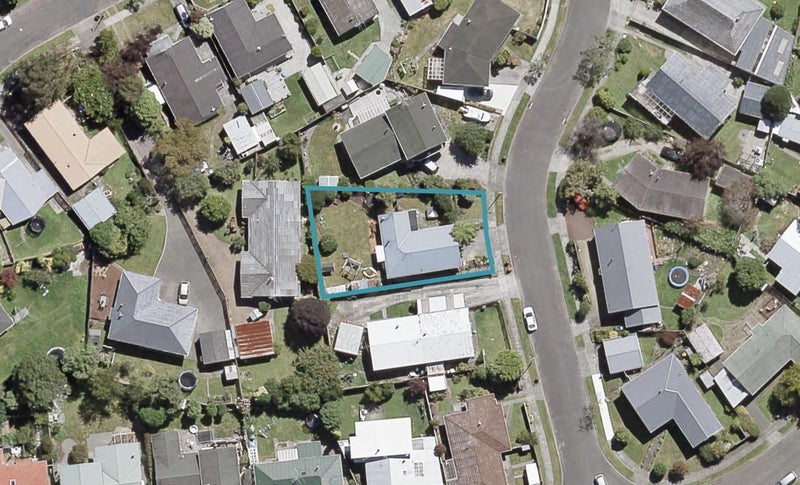 5 Omaha Grove, Totara Park, Upper Hutt - Carousel 1