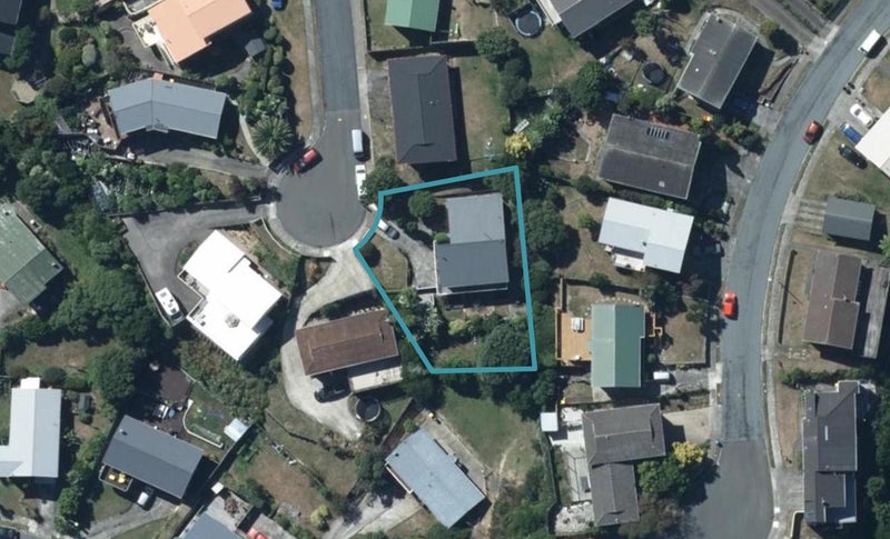 9 Finn Place, Titahi Bay, Porirua - Carousel 1