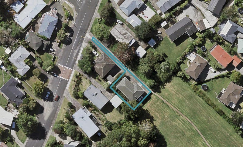 9A Juniper Road, Sunnynook, Auckland - Carousel 1