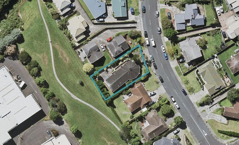 8 Centorian Drive, Windsor Park, Auckland - Carousel 1