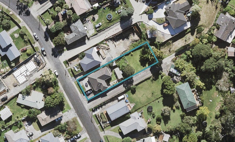 16 Crystal Avenue, Glendene, Auckland - Carousel 1
