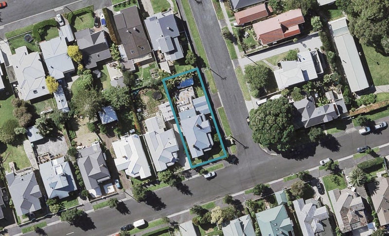 2 Allenby Avenue, Devonport, Auckland - Carousel 1