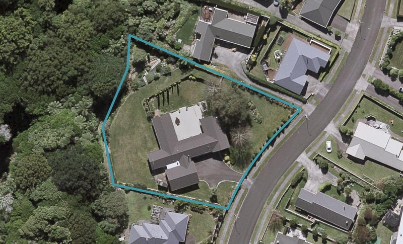 9 Maple Crescent, Whalers Gate, New Plymouth - Carousel 1