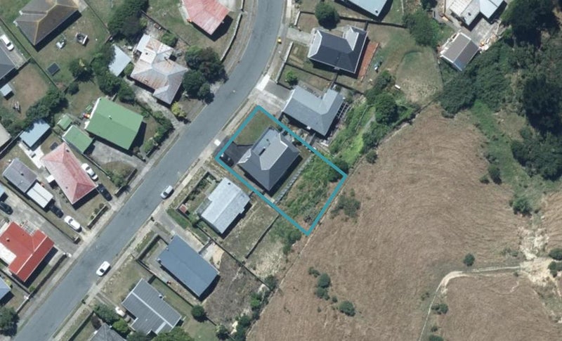 15 Marne Grove, Waitangirua, Porirua - Carousel 1