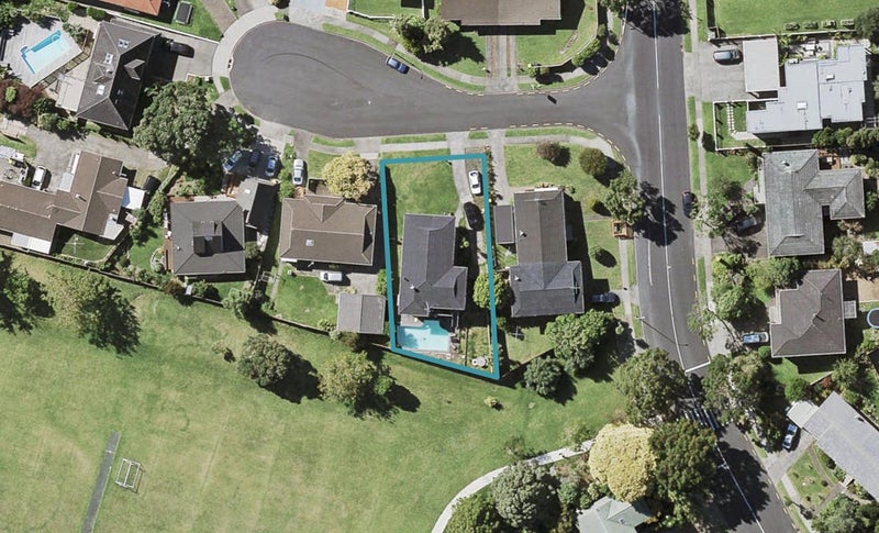 4 Suzetta Place, Sunnyhills, Auckland - Carousel 1