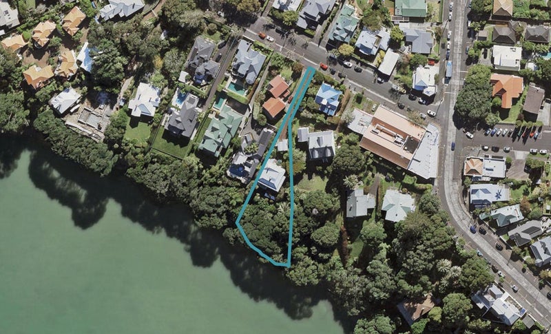 8 Clarence Road, Northcote Point, Auckland - Carousel 1