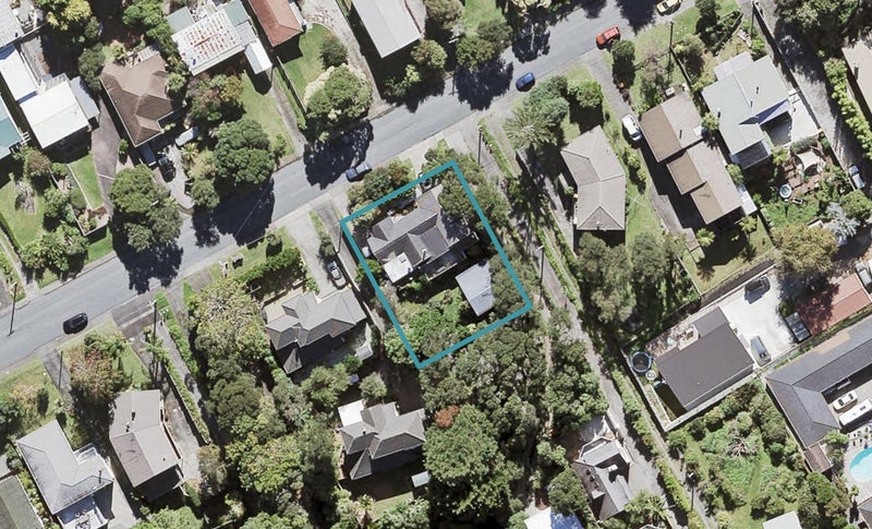 118 Cliff View Drive, Green Bay, Auckland - Carousel 1