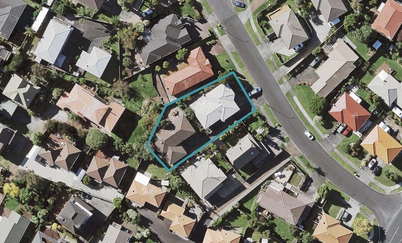 1/14 Kells Place, Botany Downs, Auckland - Carousel 1