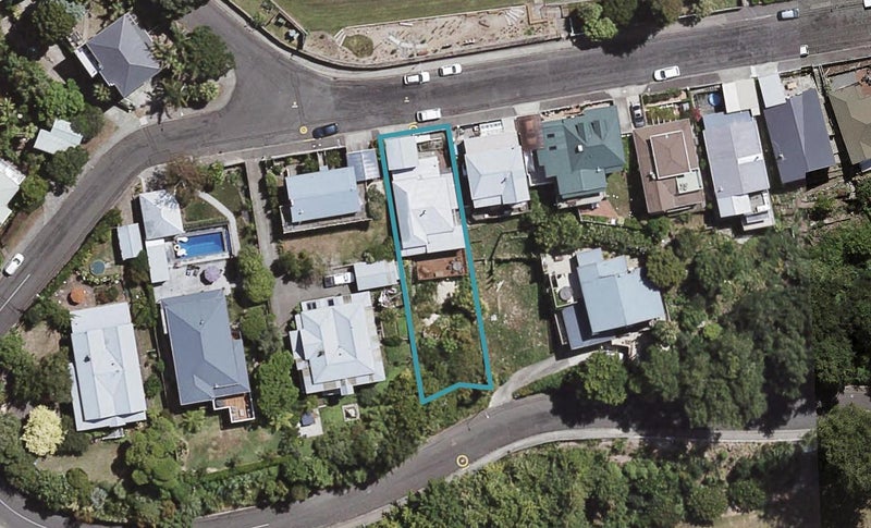 32 Colenso Avenue, Hospital Hill, Napier - Carousel 1