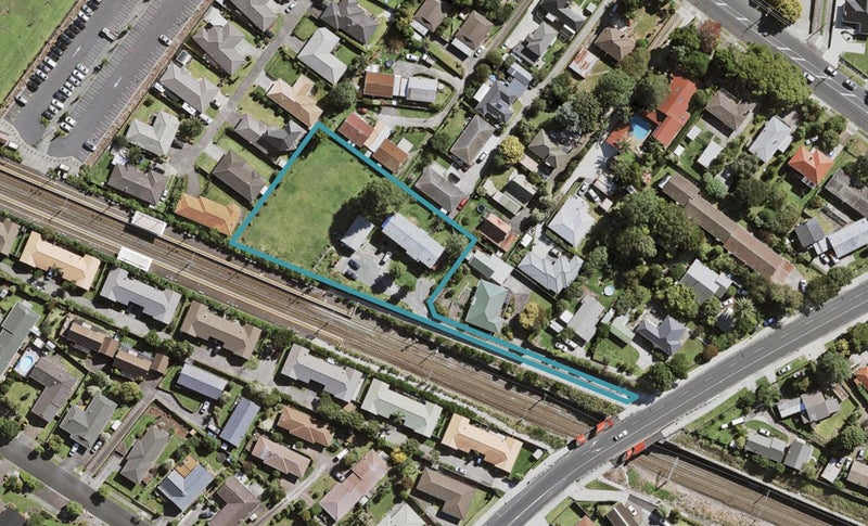 9B Sturges Road, Henderson, Auckland - Carousel 1