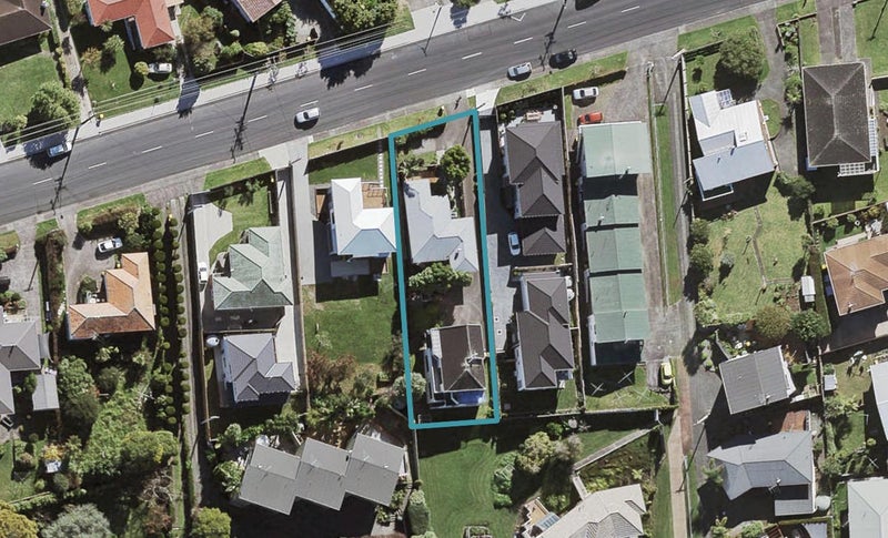 1/77 Pupuke Road, Northcote, Auckland - Carousel 1