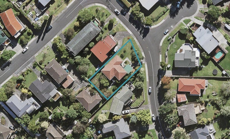 30 Agincourt Street, Glenfield, Auckland - Carousel 1