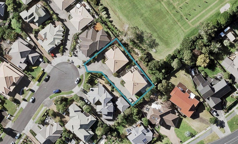 2/15 Chale Place, Somerville, Auckland - Carousel 1