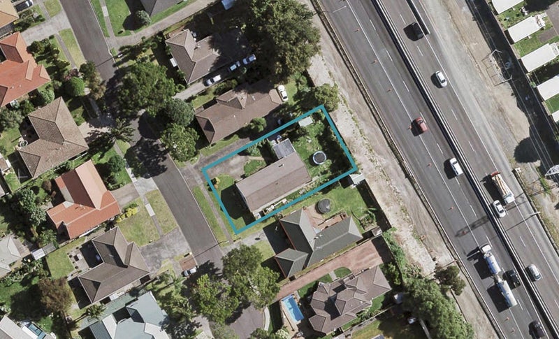 22 Gardone Terrace, Conifer Grove, Takanini - Carousel 1