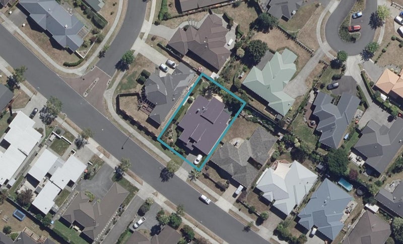 71 Saint James Drive, Huntington, Hamilton - Carousel 1