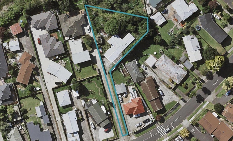 13 Edgewater Drive, Pakuranga, Auckland - Carousel 1