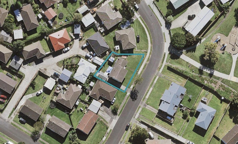 35 Windrush Close, Mangere, Auckland - Carousel 1