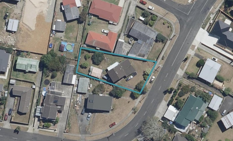 19 Cowley Drive, Temple View, Hamilton - Carousel 1