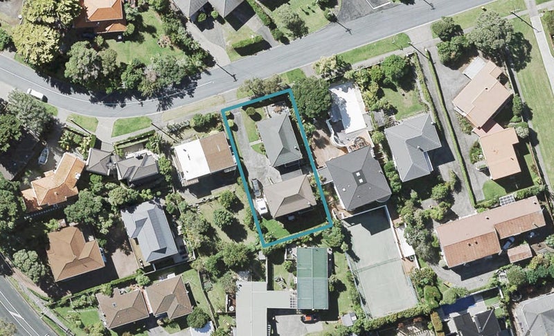 2/3 Brighton Terrace, Mairangi Bay, Auckland - Carousel 1