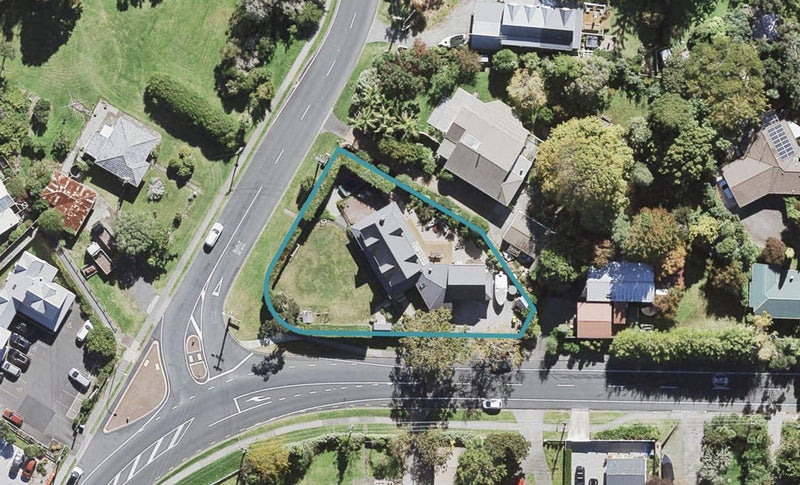 1 Roland Road, Greenhithe, Auckland - Carousel 1