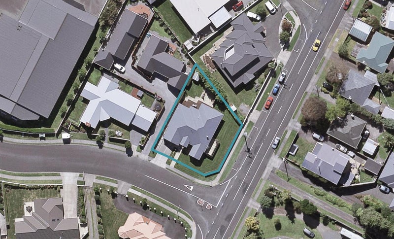 2 Portland Drive, Highlands Park, New Plymouth - Carousel 1