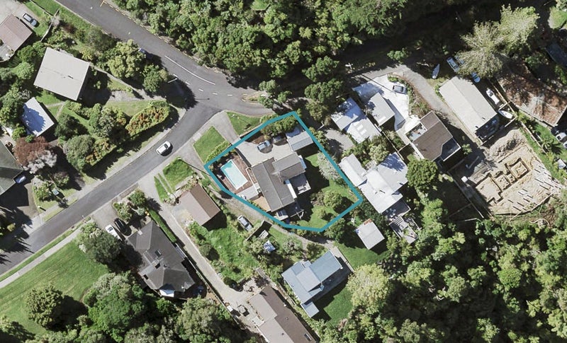21 Pohutukawa Avenue, Shelly Park, Auckland - Carousel 1
