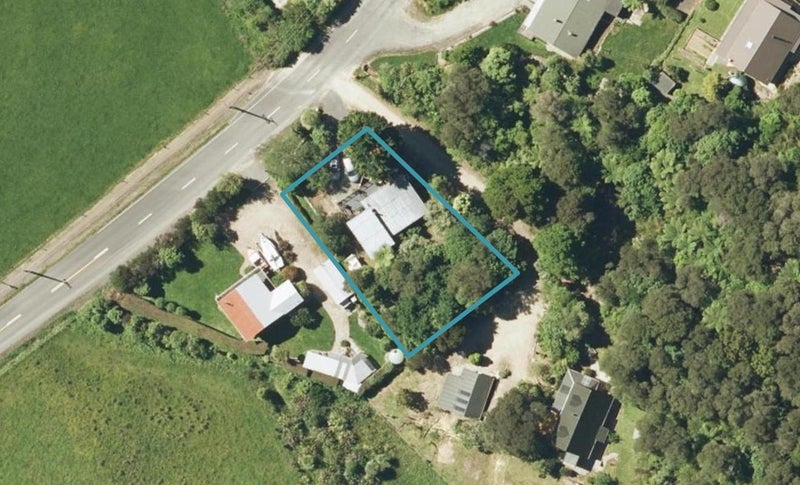 1692 Queen Charlotte Drive, Picton - Carousel 1