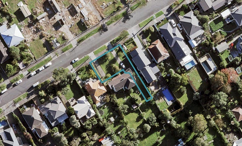 12A Wainoni Avenue, Point Chevalier, Auckland - Carousel 1