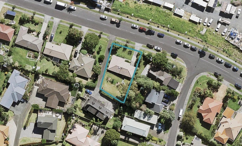 78 Unsworth Drive, Unsworth Heights, Auckland - Carousel 1