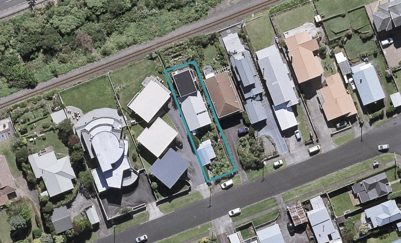 12 Roy Terrace, Moturoa, New Plymouth - Carousel 1