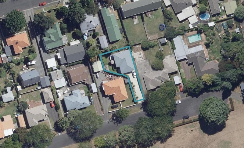 15A Brown Street, Hamilton East, Hamilton - Carousel 1