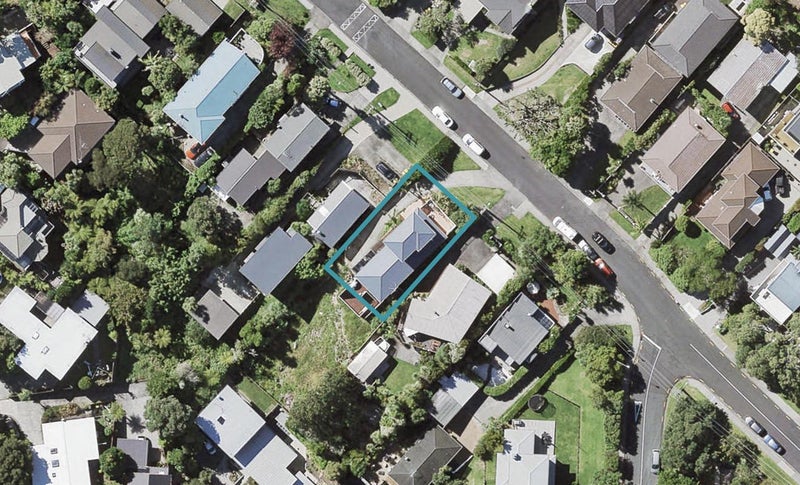 76 Seaview Road, Castor Bay, Auckland - Carousel 1