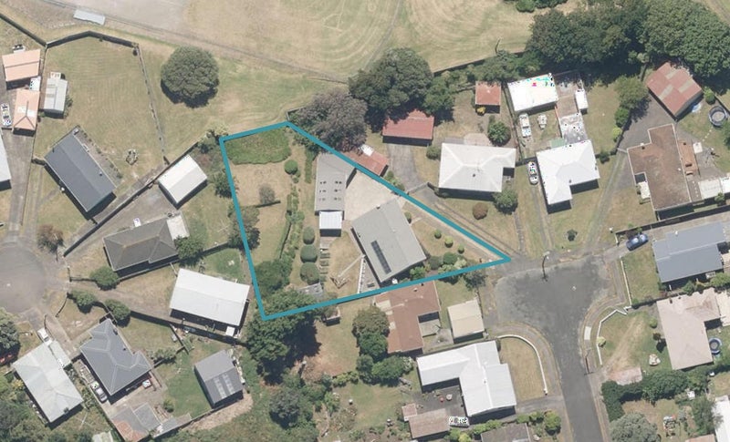5 Harris Place, Gonville, Whanganui - Carousel 1
