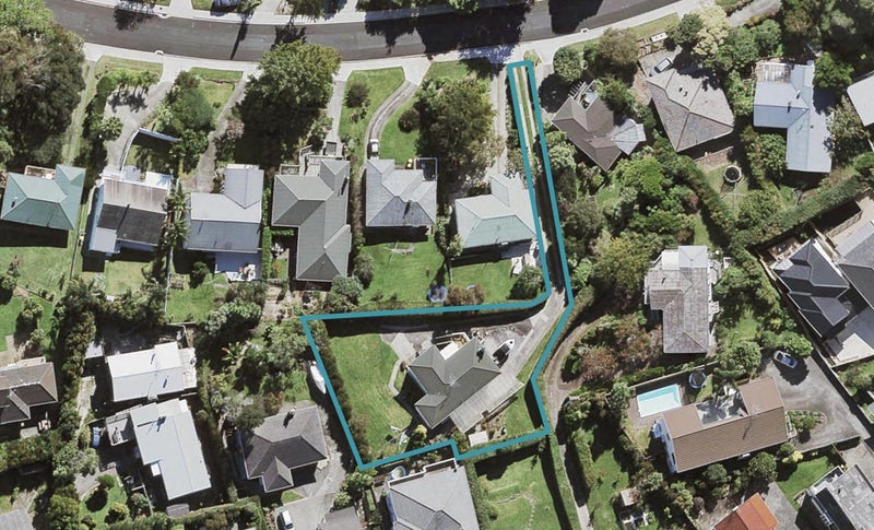 15 Shanaway Rise, Hillcrest, Auckland - Carousel 1
