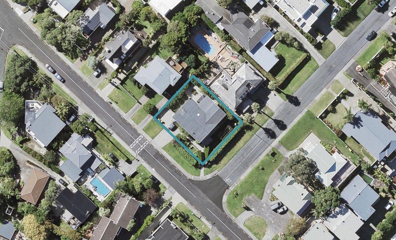 13 Katui Street, Castor Bay, Auckland - Carousel 1