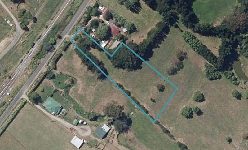 18 Rewa Rewa Street, Tokomaru, Palmerston North - Carousel 1