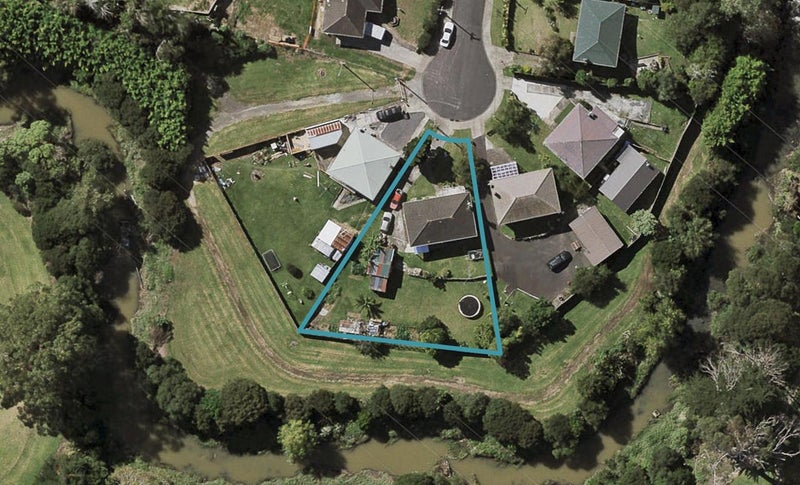 16 Lawrence Place, Otara, Auckland - Carousel 1
